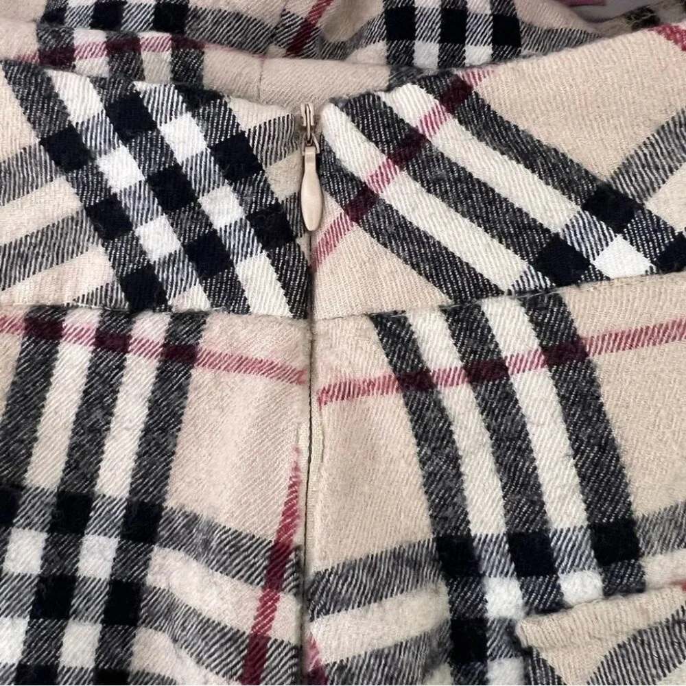 Burberry skirt plaid nova check print pleated pockets on back cute school girl